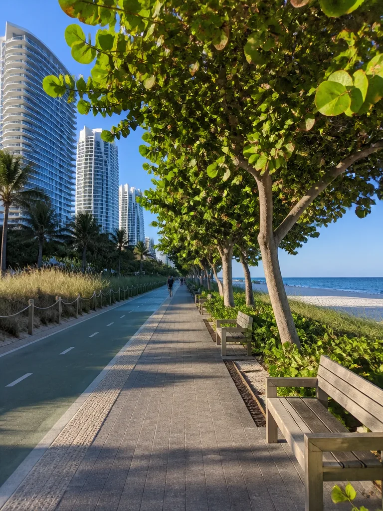 Playa y sendero de Bal Harbour